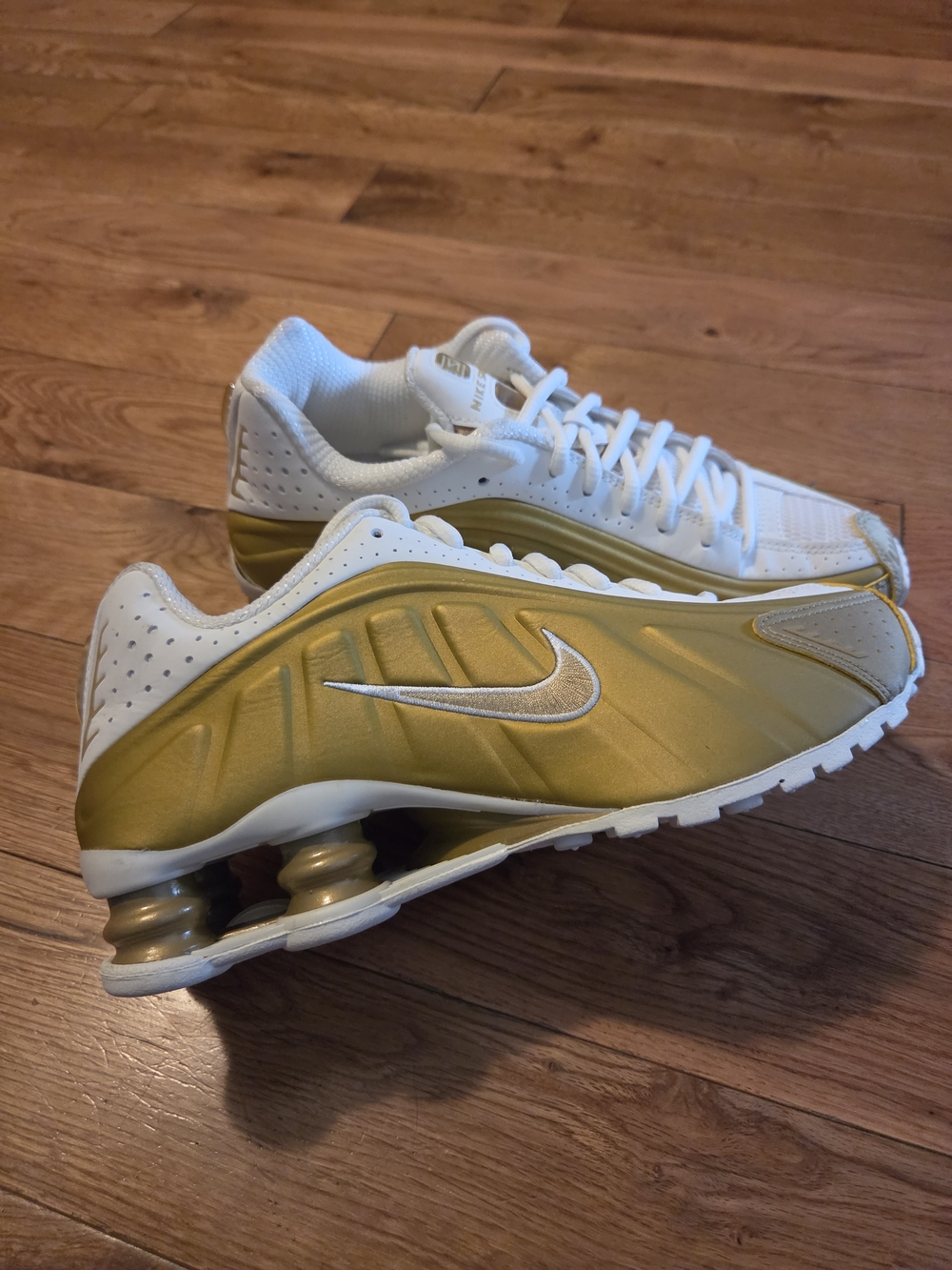 Nike Shox R4